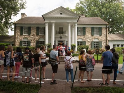 Juez en Tennessee frena la venta de la antigua residencia de Elvis Presley, Graceland