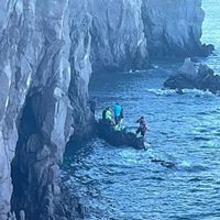 Lancha con sobrecupo vuelca en Guaymas; hay 8 familiares muertos