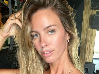 "¡On fire!" Rocío Guirao Díaz abierta de par en par y con una bikini ¡a punto de desatarse!