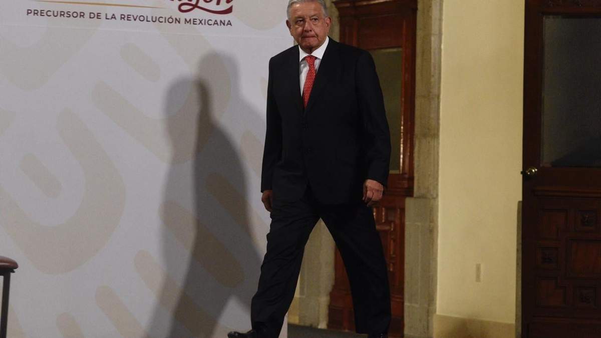 El mandatario a su arribo a la conferencia matutina