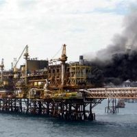 Un incendio en una plataforma de Pemex en Campeche deja tres heridos