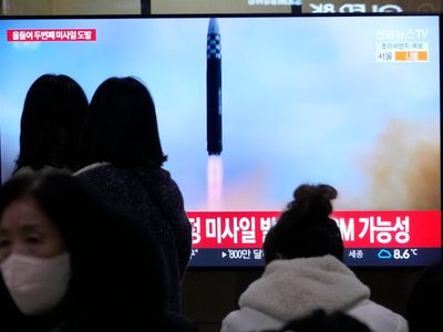 Corea del Sur lanza misil mientras EU y Seúl preparan maniobras militares