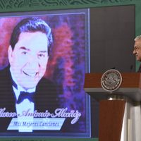 Con "Lamento Borincano", interpretada por Marco Antonio Muñiz, AMLO reconoce a migrantes por remesas