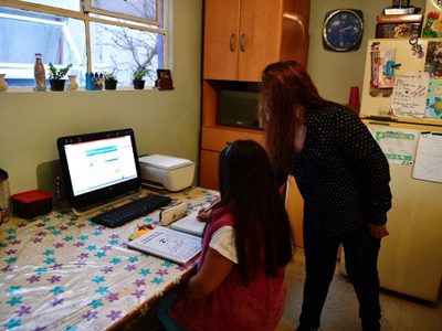 Trabajo en casa por la pandemia de covid-19 "ha aumentado el nivel de estrés" en México