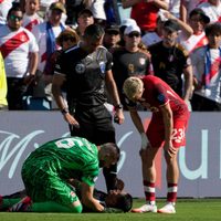 Árbitro se desploma en pleno partido de la Copa América (Videos)