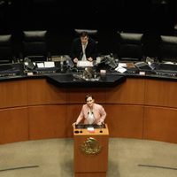 Lilly Téllez felicita a votantes que le mentaron la madre a Fernández Noroña