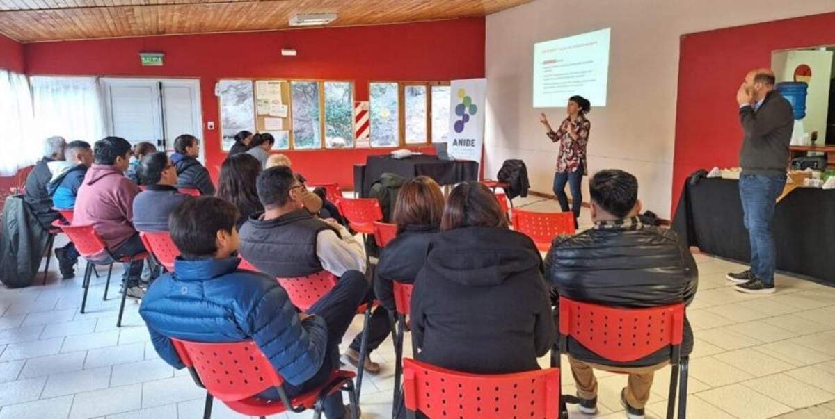 Reunión del equipo de Innovación en Piedra del Águila. Fuente: (Neuquén Informa).