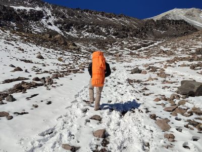 Recuperan cadáver de escaladora que cayó de monte en parque nacional en Alaska