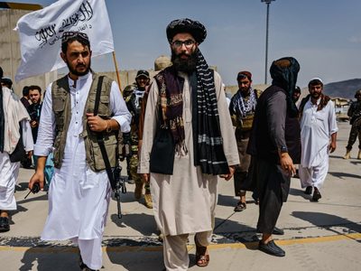 Talibanes posponen la formación del Gobierno interino para combatir en Panjshir