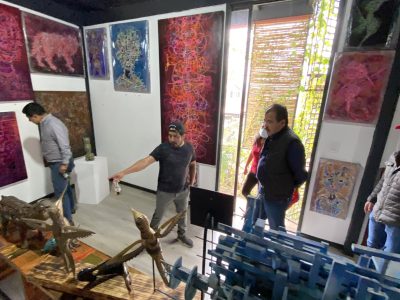Oaxaqueño cambia su destino como campesino y se convierte en artista plástico; aquí su historia