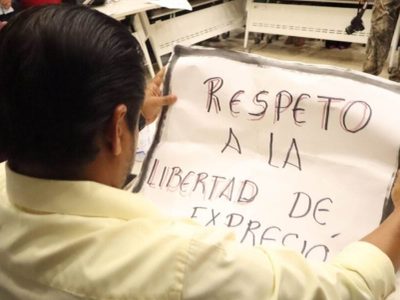 Vinculan a proceso a funcionario de Puebla por abuso de autoridad contra periodista