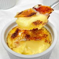 Más económico de lo que pensabas: con 3 ingredientes podés hacer creme brulé, el postre francés más delicado