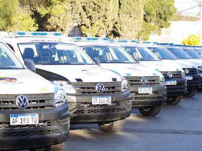 Se adquirirán 35 camionetas doble cabina para la Policía