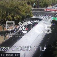 Tianguistas bloquean Viaducto y Tlalpan ante reubicación