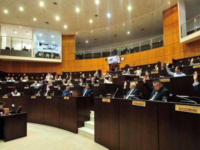 Analizan designaciones políticas de Ruiz en la legislatura y podrían dar de baja los contratos