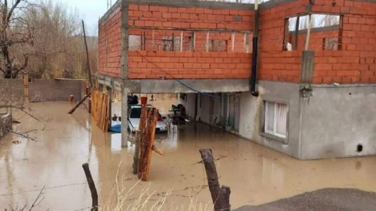 Vista Alegre bajo el agua. Fuente: (Neuquén uno).