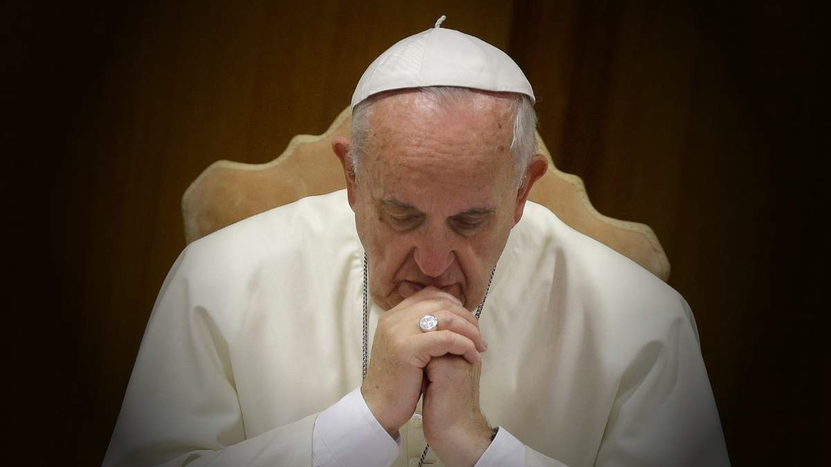 El pontífice argentino presidió su misa desde la Biblioteca del Palacio Apostólico del Vaticano. Fuente: (Twitter)