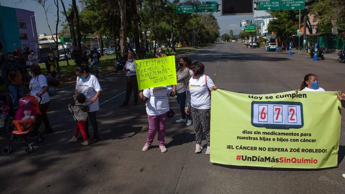 Protesta de familiares de niños con cáncer en la capital