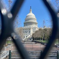 Estados Unidos desmantela la barricada de seguridad impuesta fuera del Capitolio