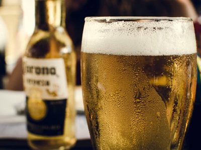 Denuncian sobreprecios de la cerveza en México por la baja producción
