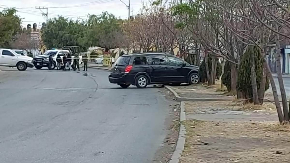 La camioneta quedó en el camellón