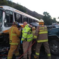 Choca autobús de pasajeros con pick up en Jalisco; hay 5 muertos y 10 heridos