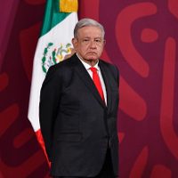 Es un "abuso" que pidan 25 millones de pesos por un terreno de 200 metros para el Tren Maya: AMLO