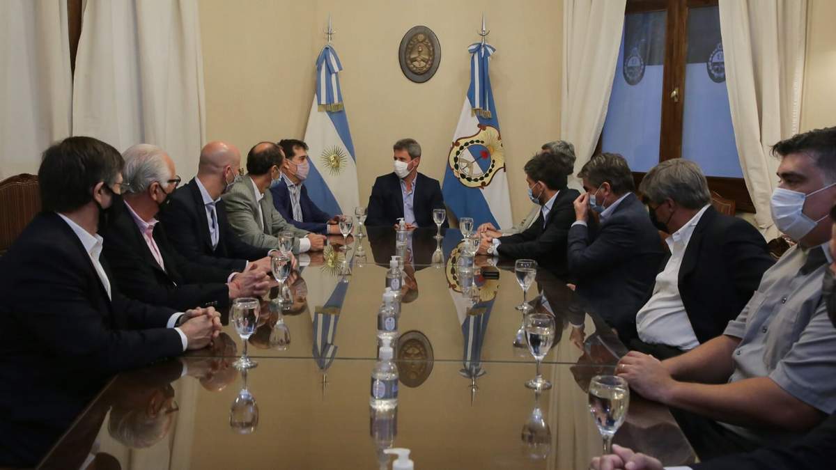 La reunión entre Uñac y la CAEM en San Juan. Fuente: (Twitter)