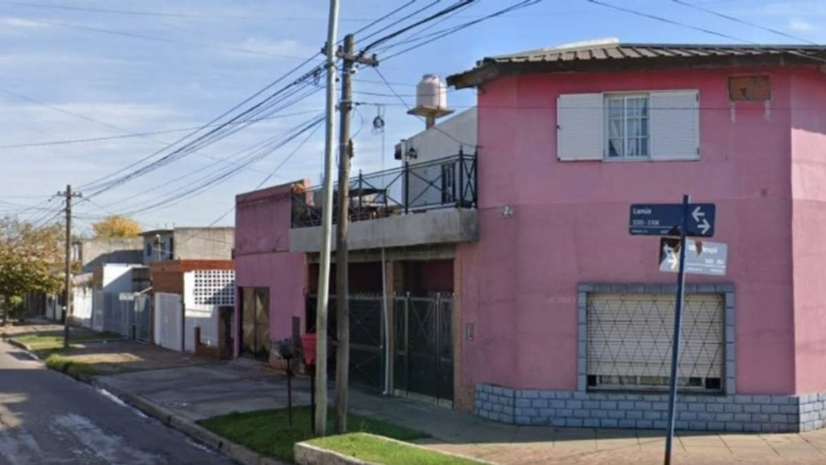 Casa donde vivían el menor, la madre y su esposo, un empleado municipal de 65 años, en Morón, Argentina.