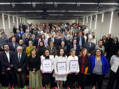Otorgan a científicas el Premio Matilde Montoya