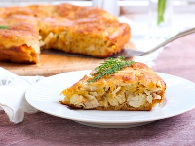 Un clásico, pero un secreto: la mejor receta de la tarta de pollo que te va a enamorar