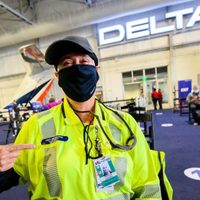 Aerolínea Delta cobrará 200 dólares a empleados que no se vacunen contra el covid-19