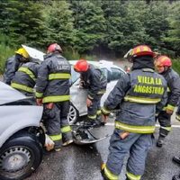Cuatro personas heridas tras chocar dos autos de frente sobre la ruta 40 en San Martín de los Andes