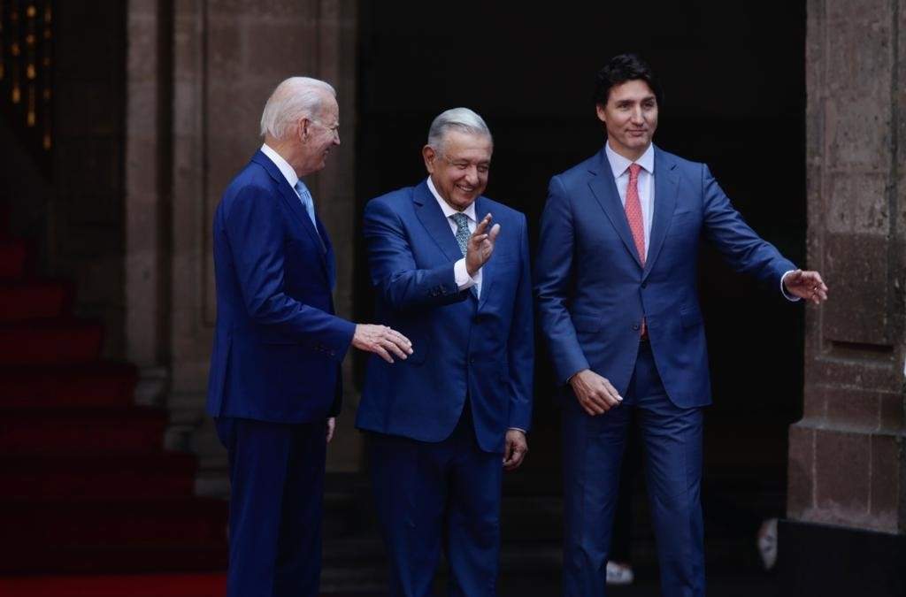 Joe Biden, de EU; Andrés Manuel López Obrador, de México, y Justin Trudeau, de Canadá, antes de iniciar la Cumbre de Líderes de América del Norte, 10 de enero de 2023