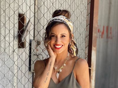 Dos bombones: en este álbum familiar se registró el gran parecido entre Lourdes Sánchez y su hermana