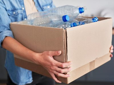 No tires las botellas plásticas y reciclalas en estas increíbles macetas para tus plantas