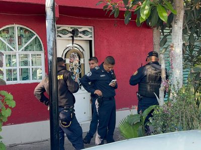 Sicario entra a casa de Iztapalapa, mata a tres personas, huye y le dispara miembro de la familia