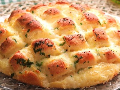 Receta deliciosa: el pan de ajo con tres quesos es todo lo que necesitás para tu próxima reunión