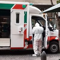 ¡Necesitan refuerzos! Convocan a profesionales voluntarios para combatir al coronavirus