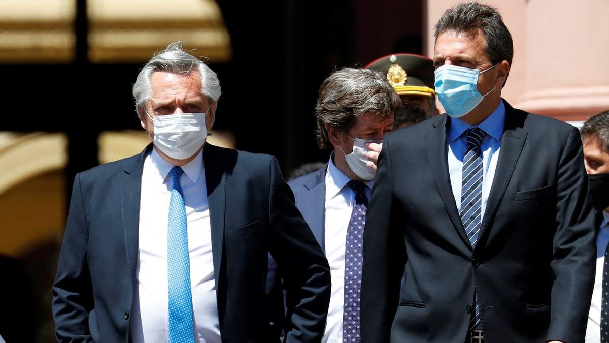 El presidente de la Nación, Alberto Fernández junto al presidente de la Cámara de Diputados, Sergio Massa. Fuente: (Twitter)