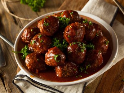 Albóndigas rellenas de jamón y queso con una salsa especial: el tip secreto para que estén perfectas
