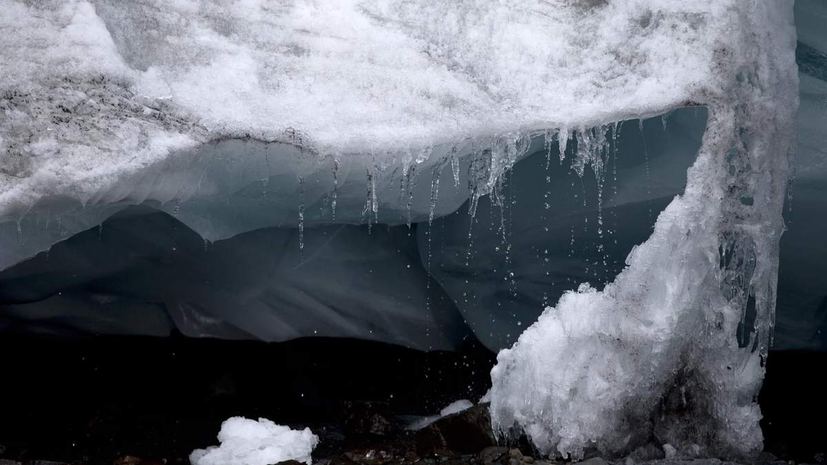 Imagen ilustrativa de un glaciar de Canadá derritiéndose. Fuente: (Twitter)