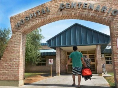 Trabajadores tercerizados del Hospital de Centenario levantaron el paro tras llegar a un acuerdo