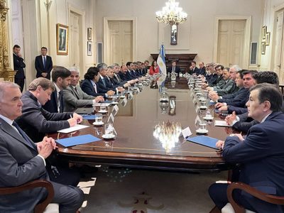 Gobernadores otra vez al ataque por la caída de la recaudación