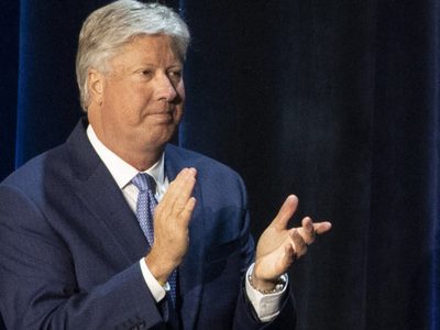 Pastor de Iglesia Gateway renuncia tras ser acusuado de abusar sexualmente de niña de 12 años
