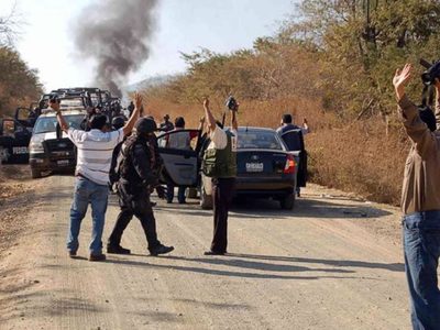 Familias desplazadas por el crimen organizado en Michoacán piden ayuda humanitaria