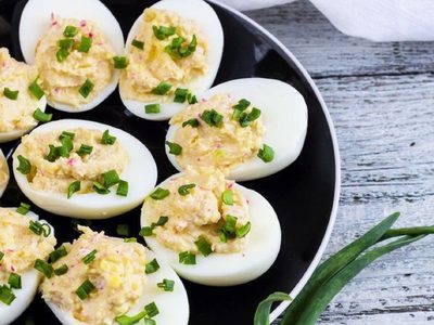 Huevos rellenos con atún y palta: la receta rápida, saludable y proteica que tenés que probar
