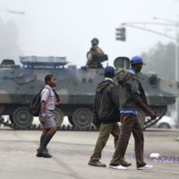 El Ejército toma control en Zimbabue y pone al presidente bajo arresto domiciliario