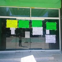 Policías comunitarios de Michoacán encadenan a indígenas por no cerrar carretera