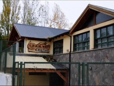 Comunidad educativa del CPEM 57 reclama por la obra inconclusa en el edificio